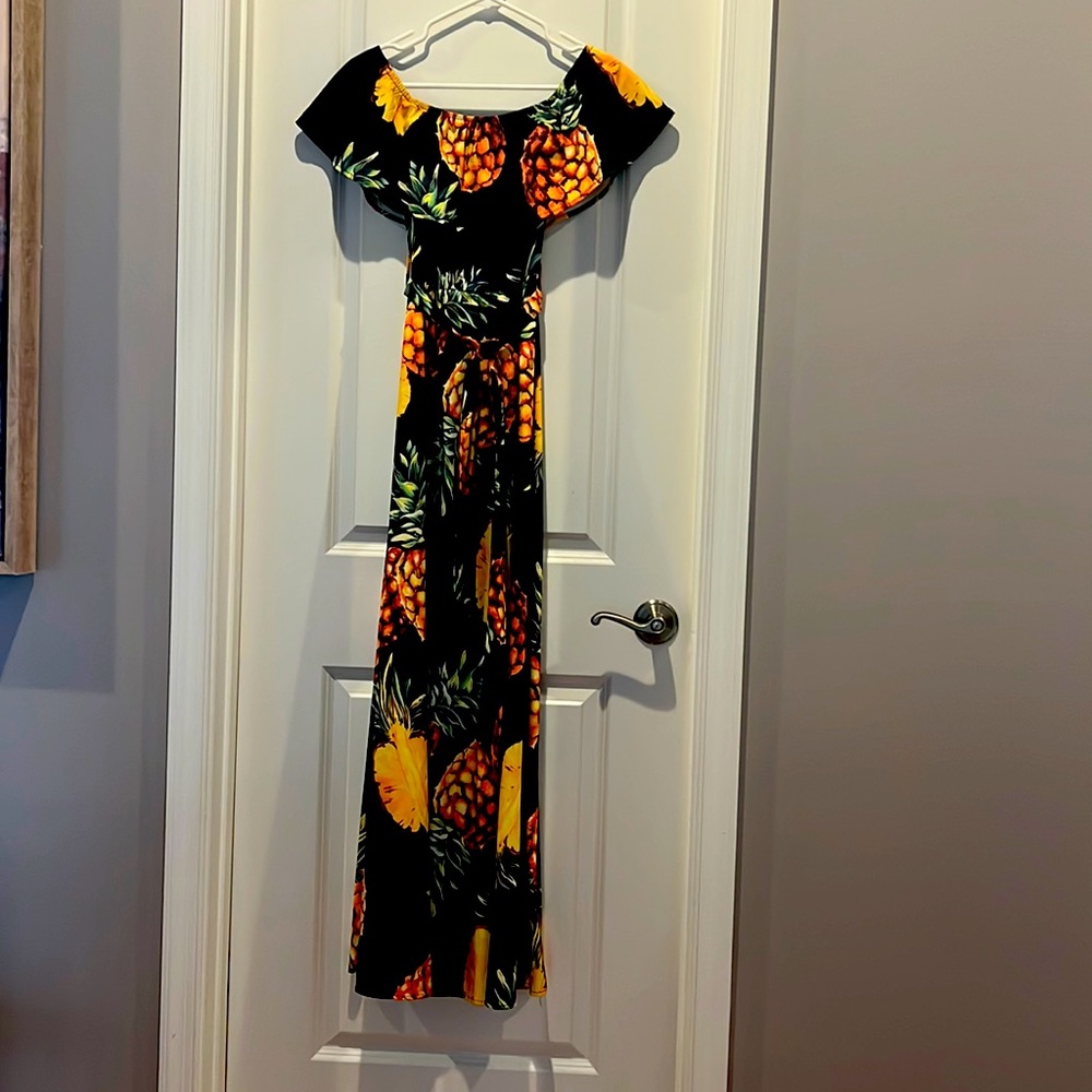 L’ATISTE off the shoulder fun summer pineapple print dress! Looks amazing on!
